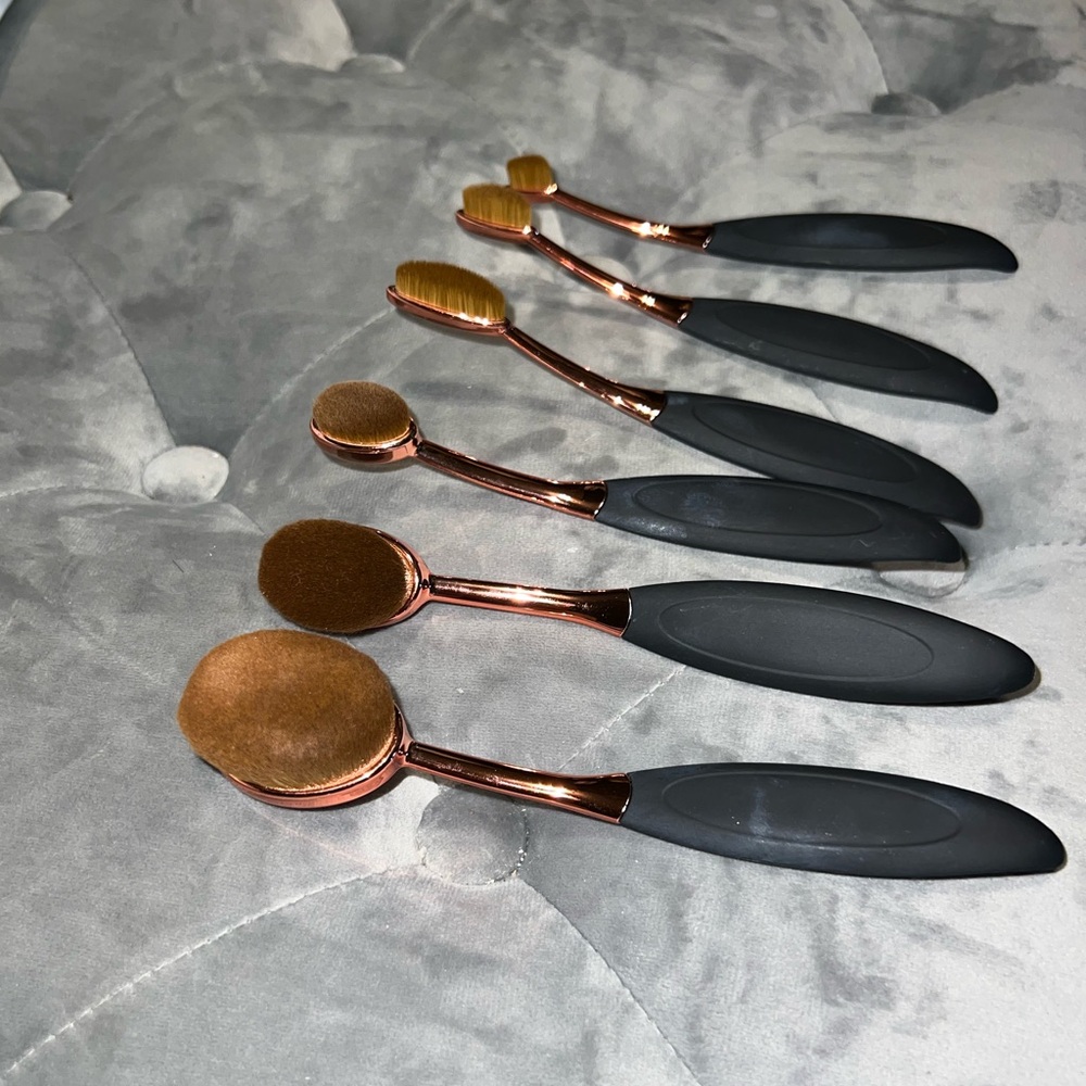 Makeup brushes - Picture 2 of 3